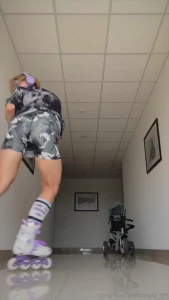 lexia_691 - I just love rollerblading it s my favorite hobby when i put them on i 