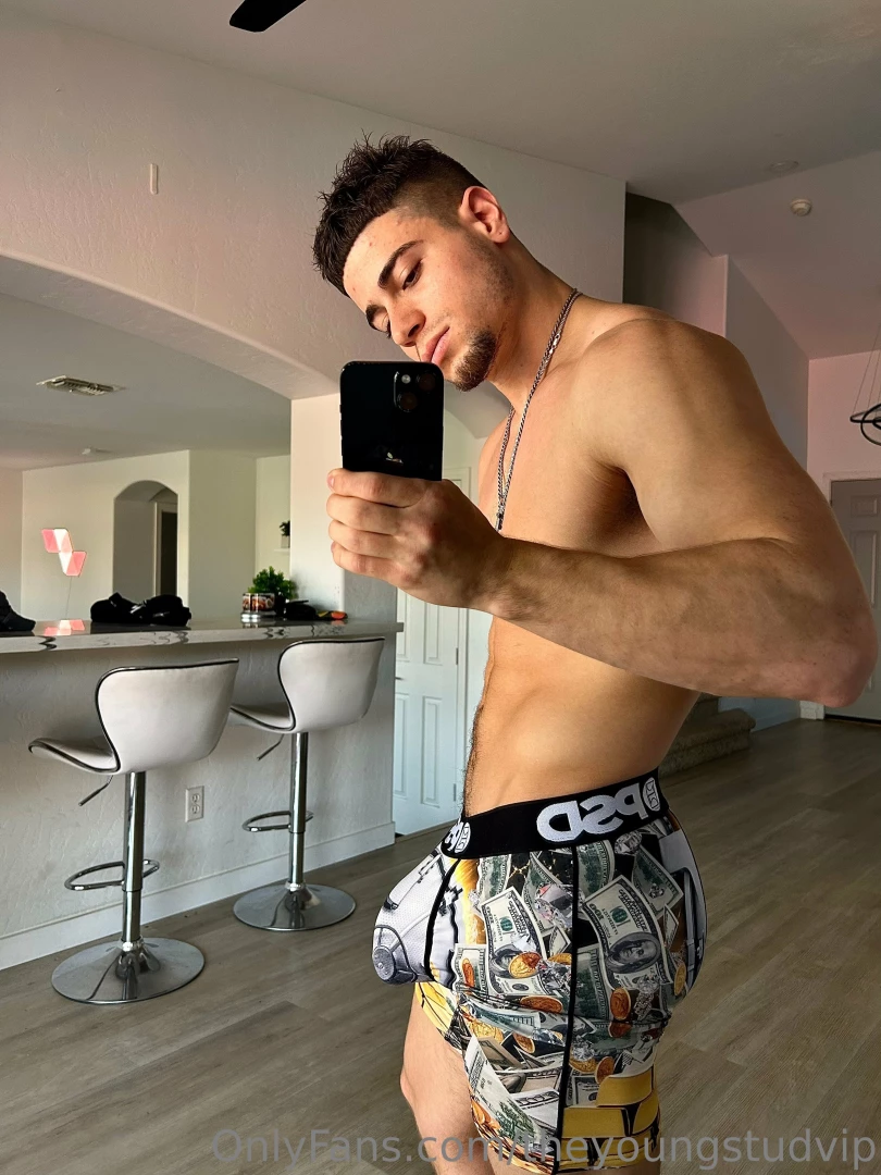 Happy sunday i m in the mood let s message eachother 