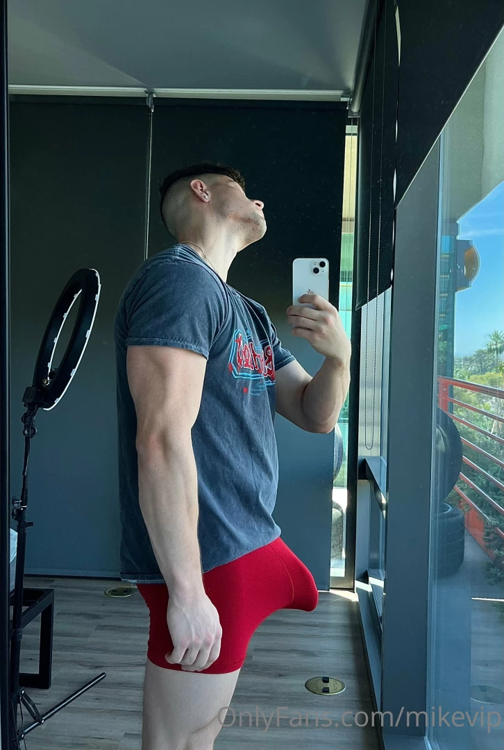 I wish i had someone to pleasure me right now 