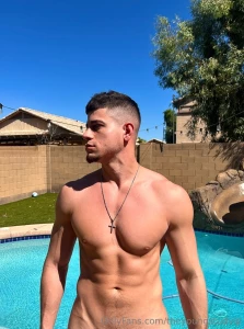 Double tap if you want the bottom half of this photo in your messages