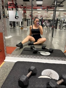 Hoy en el gym quieres que te muestre lo mucho que trabajo este lindo