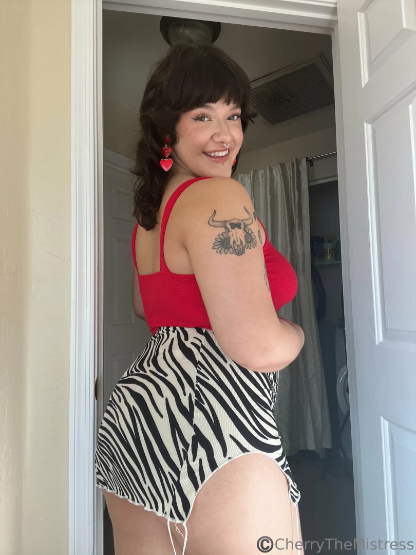 Do ya like my outfit cherrythemistress 