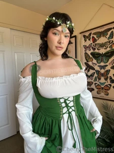 I went to a renaissance fair today as a sexy medieval maiden and now i