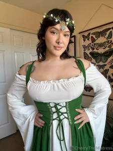 Throwback to my milk maiden look from last years ren fair part 3