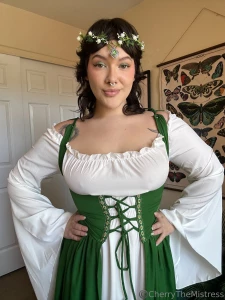 Throwback to my milk maiden look from last years ren fair part 4