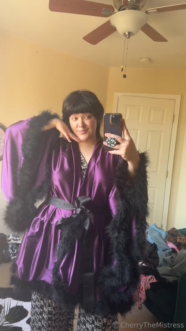 One of my subscribers gifted me this robe and i m fucking obsessed you 