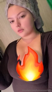 Sexy after shower photos enjoy making me dirty again lol part 3