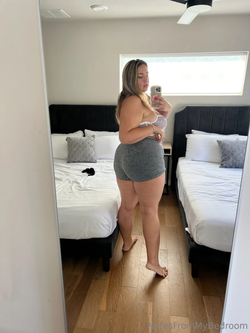 When your butt looks so good you just have to look back at it 