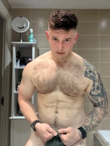 I wanna be the reason you re late home i wanna be your dirty little