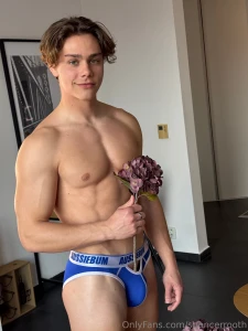 I brought flowers but i m the real gift here