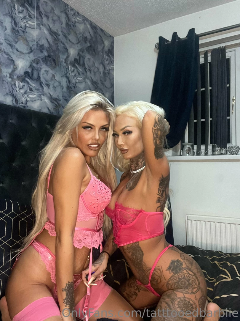 Who wants girl girl content drop me a message 