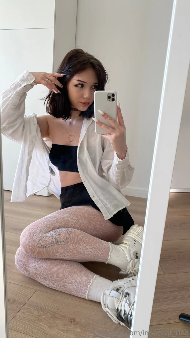 Wore a very cute outfit for a walk in the park all alone gt lt 