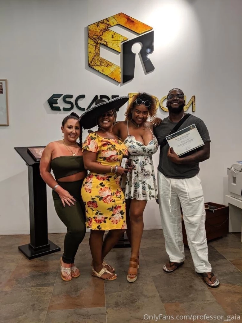 Floral dress in the dr confession i m obsessed with escape rooms tags part 1 