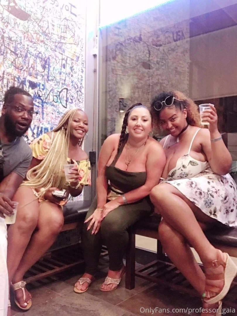 Floral dress in the dr confession i m obsessed with escape rooms tags 