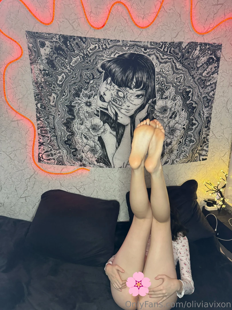 Heeey i m in my new outfit sweetie please dm me tell me what s on your part 1 