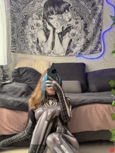 Just woke up and i need someone to warm me up wish you were here to