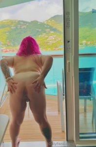 Happy friday gearing up for a nice vacation hopefully film some fun