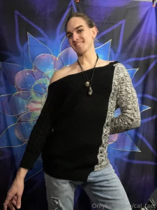 Low key miss off the shoulder sweaters wanna tear it off