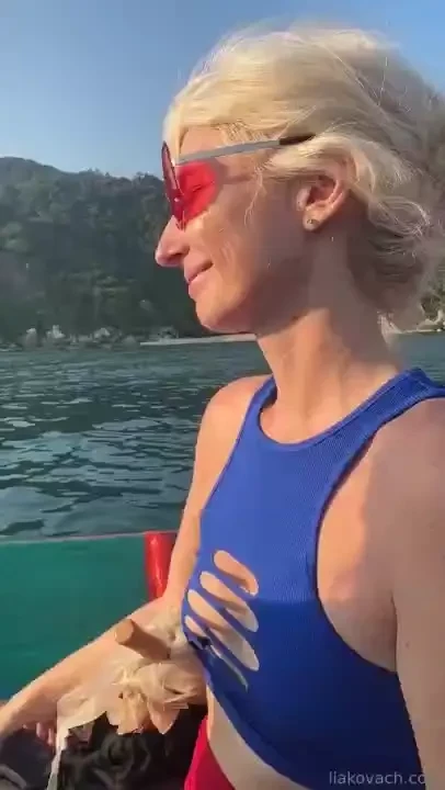 Come with me to this wet ride 