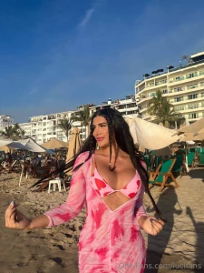 Happy heart s day i wonder who is gonna take me out on a date