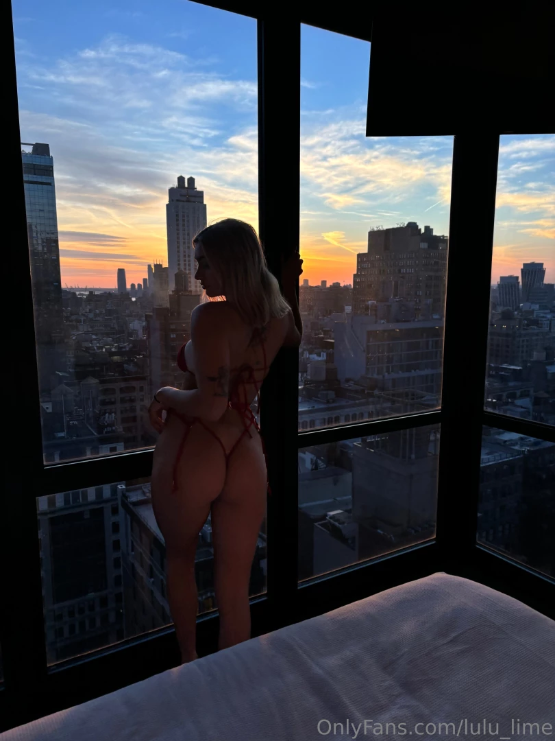 Hi babes i ll be live later tonight 9pm est let s have some fun 