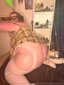 These sims may live out in the desert but there is nothing dry about part 9