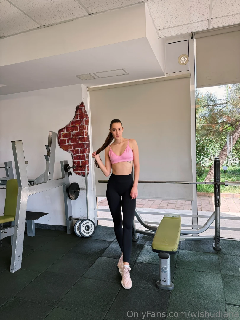 Leg day never looked this good want a closer view of my workout 