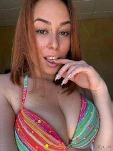 Te muerdo a ti el dedo