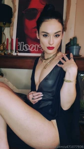 Regarde-moi et imagine tout ce que je peux te faire