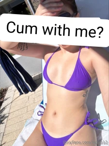 Should i go live and play with my pussy