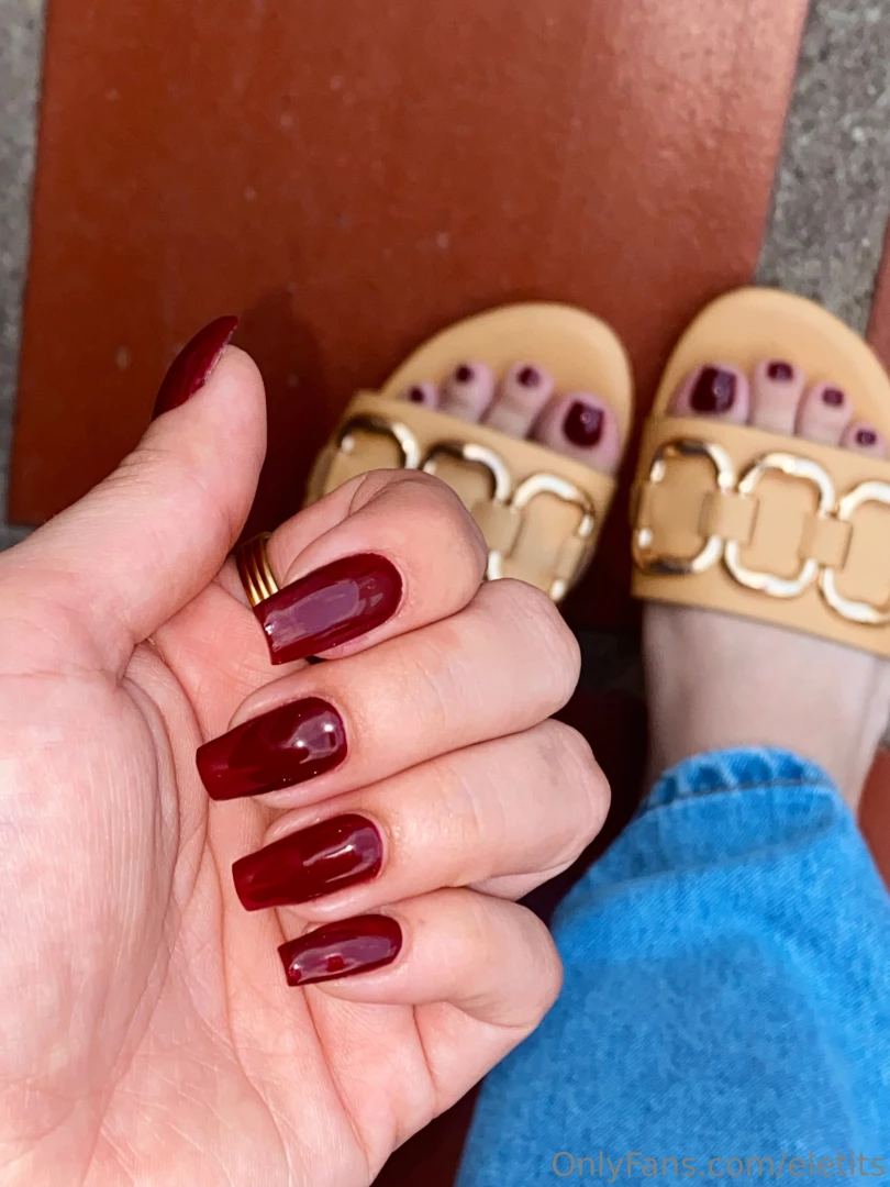 Pretty little nails like me 