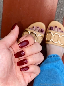 Pretty little nails like me