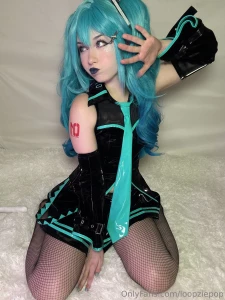 Mikuuuu had a lot of fun with this d i still have two more miku part 3