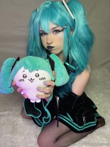 Mikuuuu had a lot of fun with this d i still have two more miku part 1