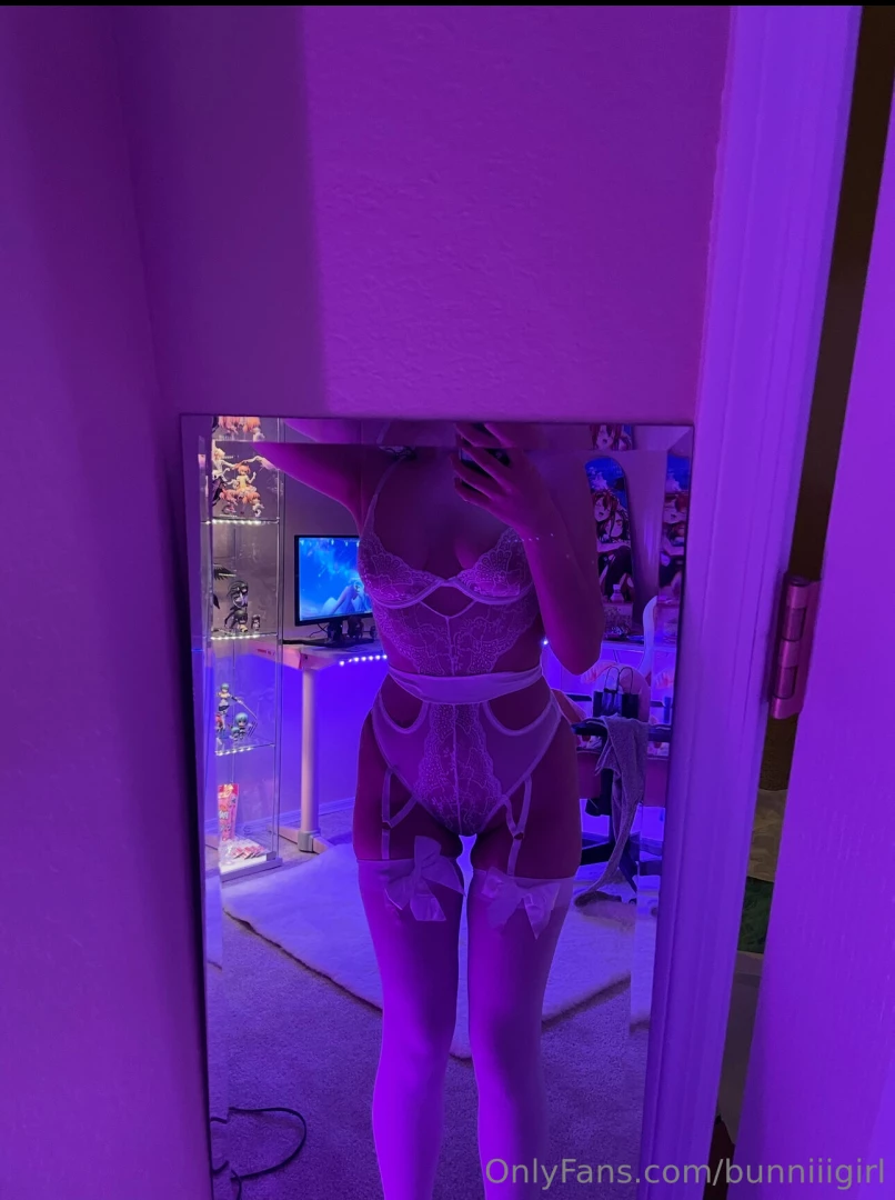 Dm me im sorry horny right now 
