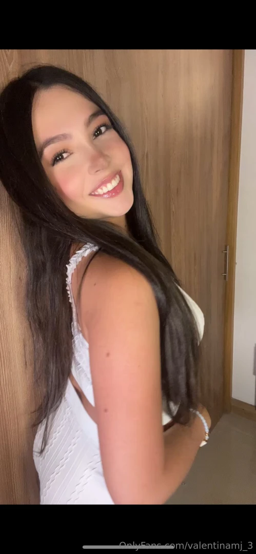 Do i look like a good or bad girl 