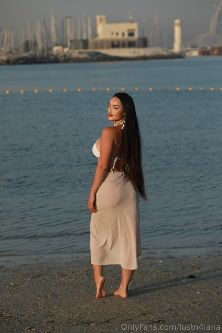 Love the feeling of sand beneath my feet 