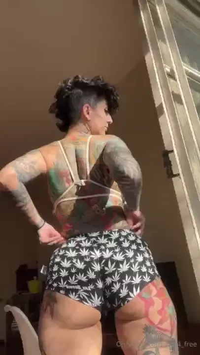 Dancing to make your cock hard 