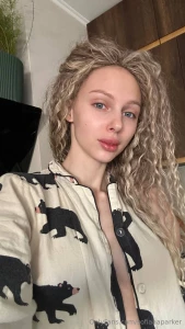 No makeup just vibes and a lil baby face energy today