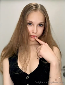 Free subscription write to her mini_kriss she is online now this hot