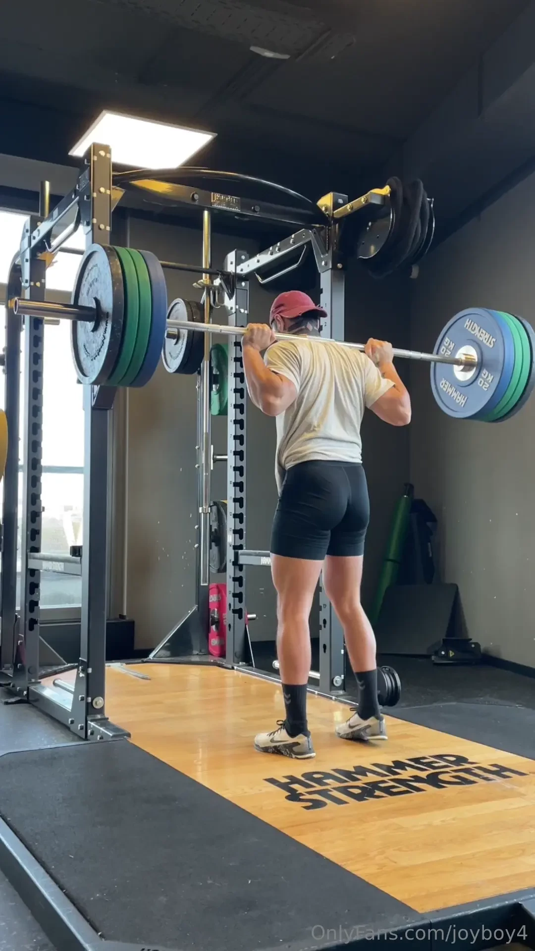 Squatzzz quality before quantity worked my ass hips off to get to this 