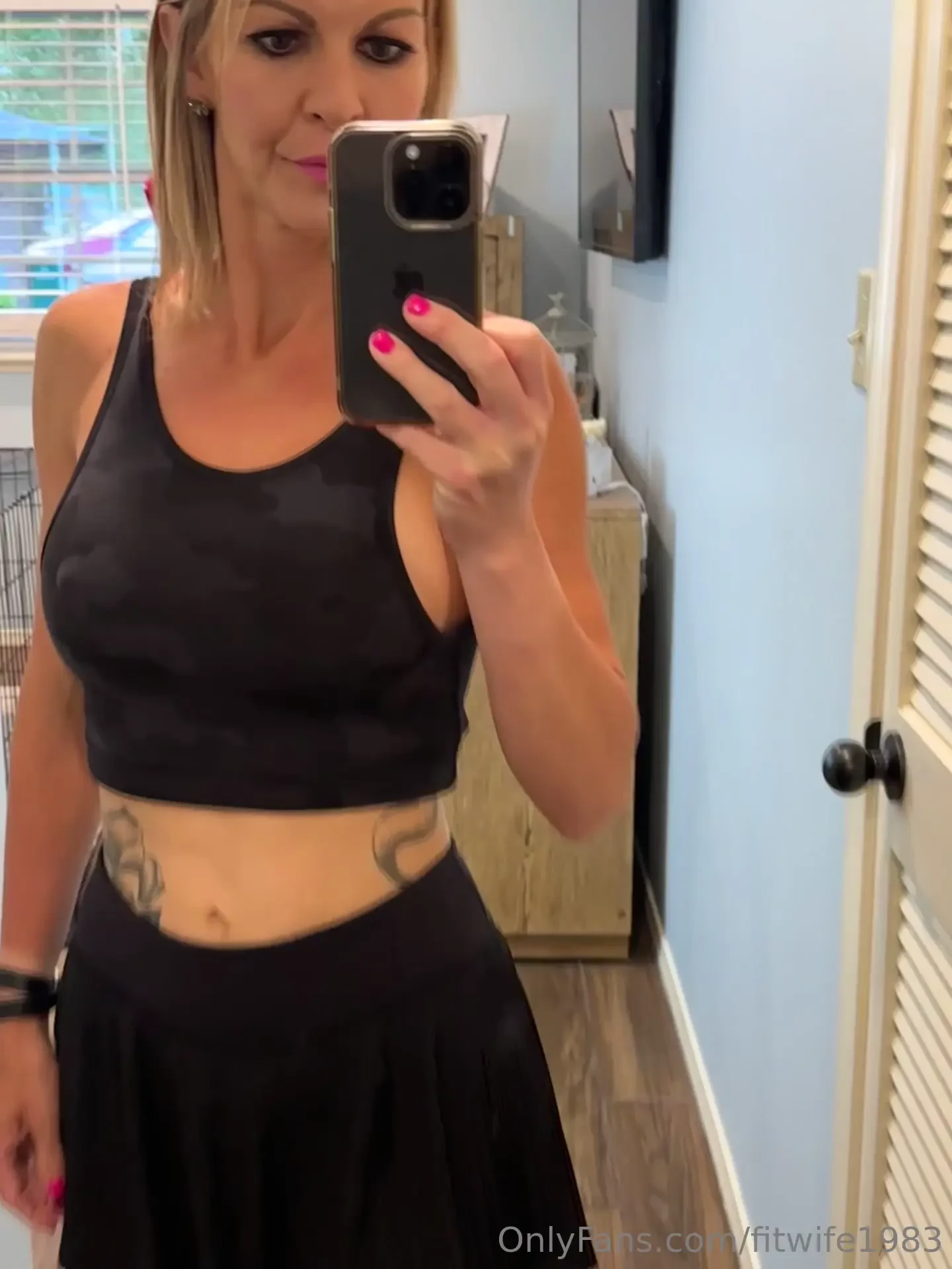 Milf monday photo shoot hitting the gym early 