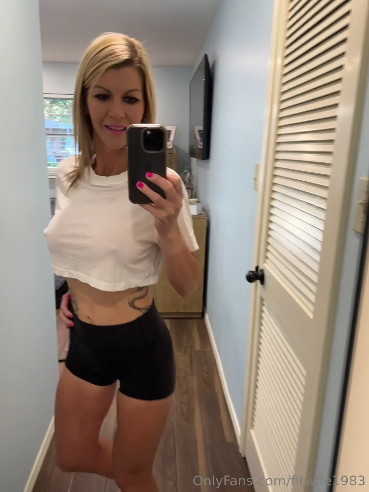 I love yoga shorts and you love cameltoe we both win 