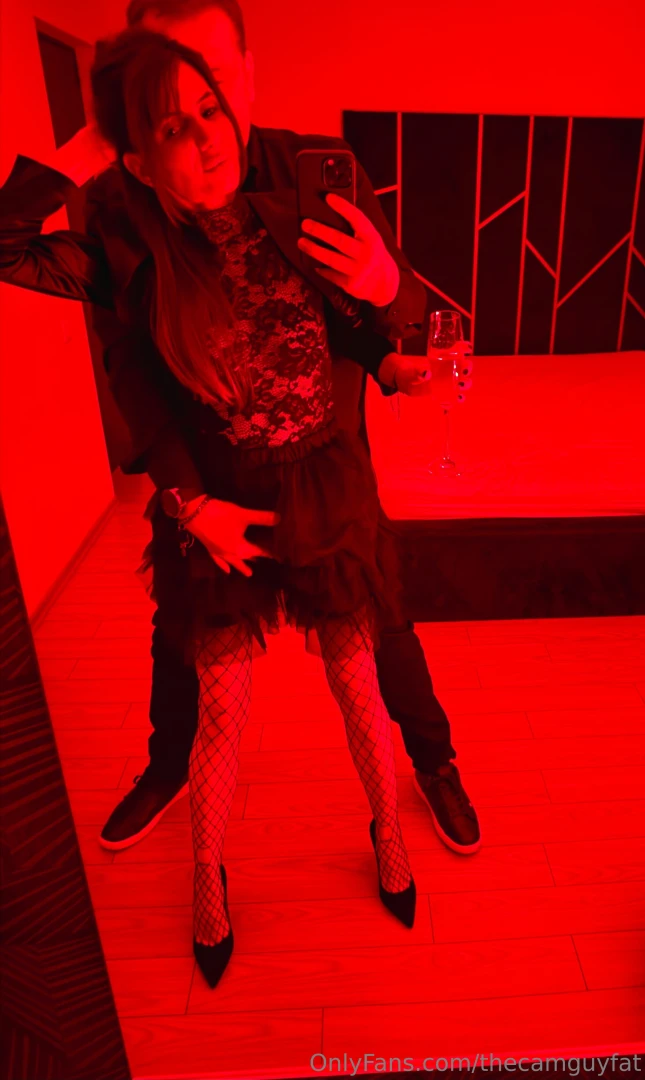 Trying to finger her pussy and make a photo in the same time 