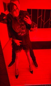 Trying to finger her pussy and make a photo in the same time