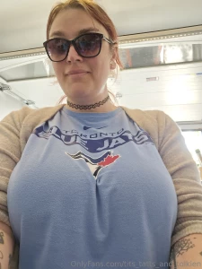 A cheeky flash in my friend s garage