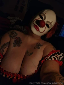 Mask and titties