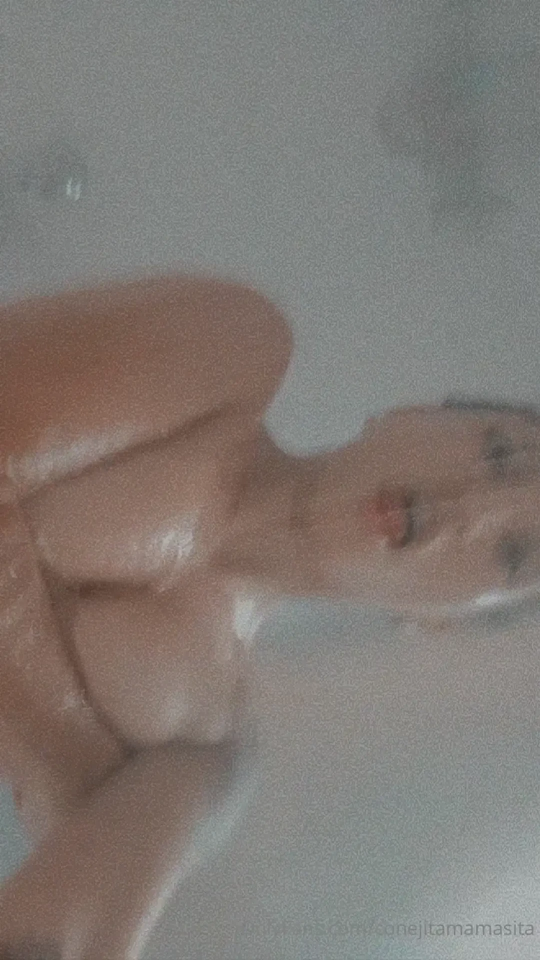 Me encanta ba arme con agua caliente me exito y me toc en el ba o 