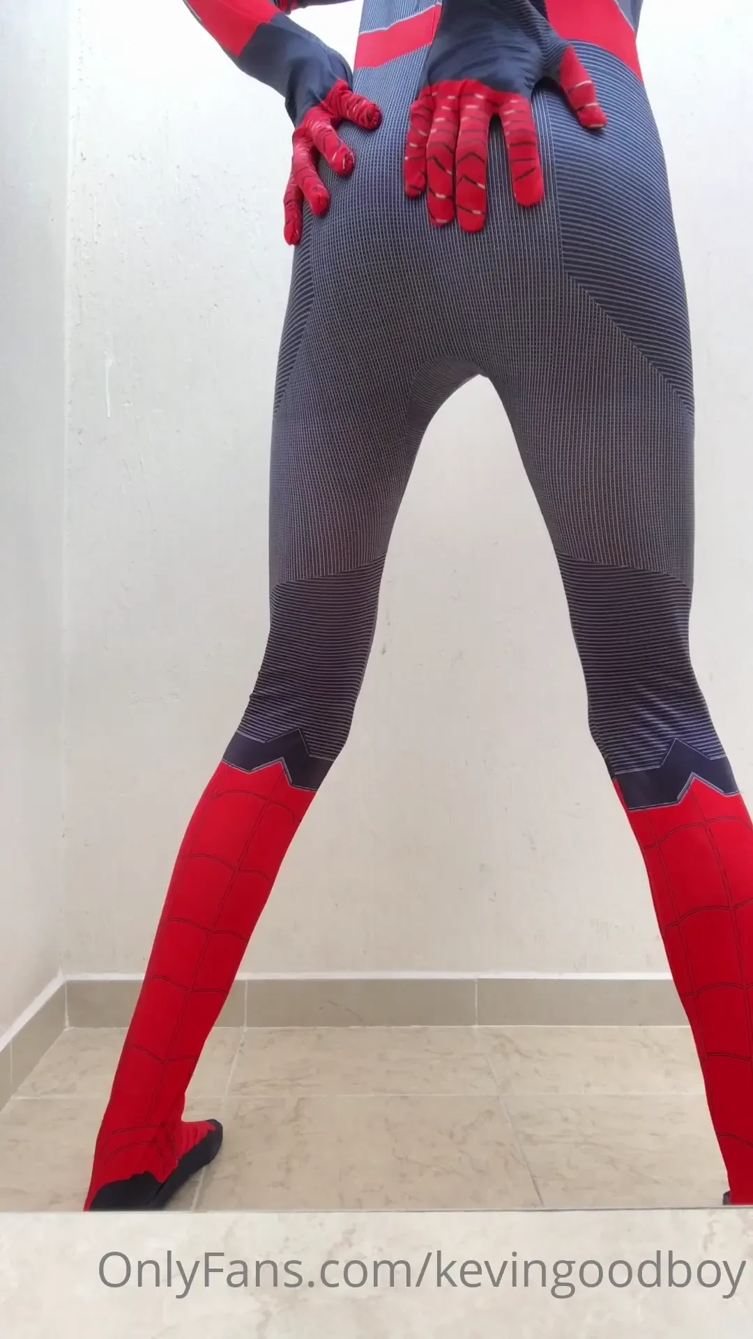 Wanna see me cum in my spiderman suit i would love to be fucked 