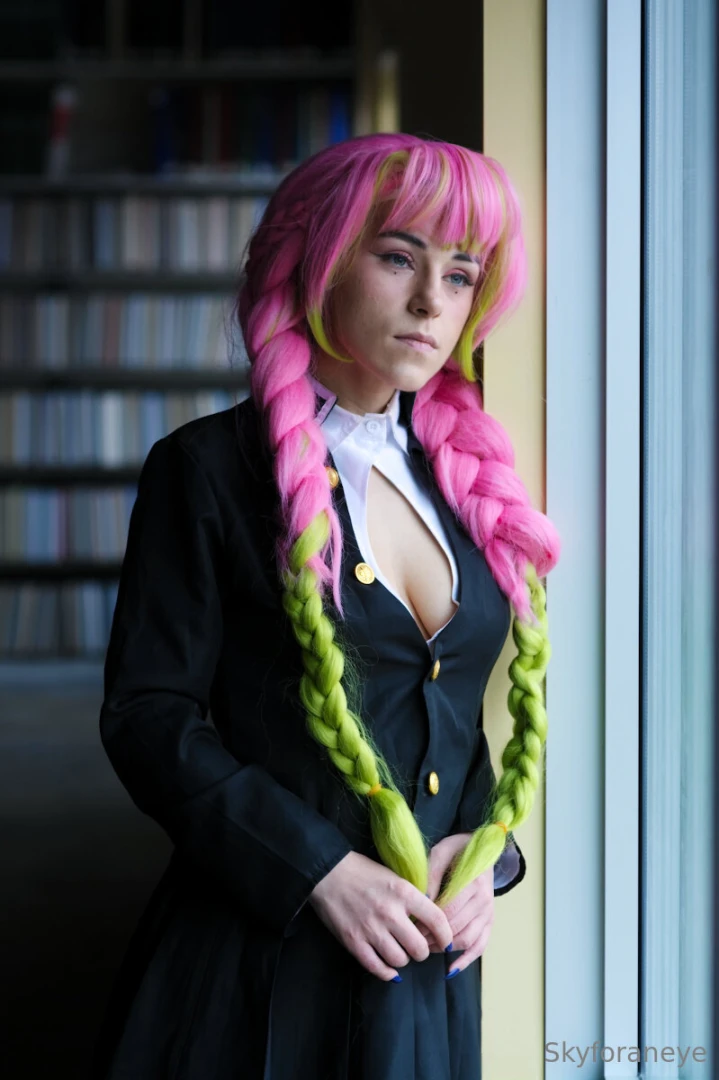 Mitsuri in the library pt 1 